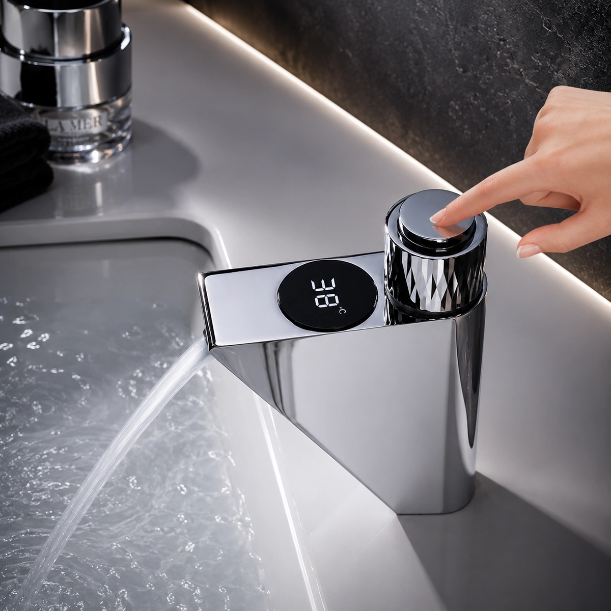 Détail mitigeur lavabo électronique chrome Time